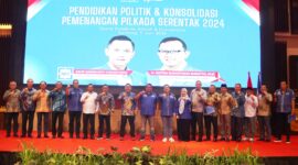Dewan Pimpinan Pusat (DPP) Partai Demokrat menyerahkan surat tugas kepada 16 bakal calon kepala daerah di Jawa Barat yang bakal berkompetisi dalam Pilkada 2024