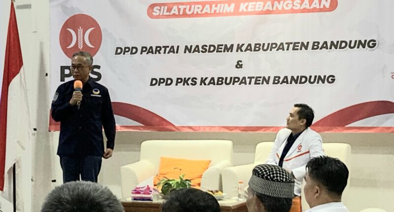 Ketua Bapilu Partai Nasdem Jawa Barat H. Ade Sudrajat beserta rombongan berkunjung ke Sekertariat DPD PKS Kabupaten Bandung dalam Silaturahmi Kebangsaan. Selasa (23/7/2024)