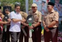 Bupati Bandung Dadang Supriatna menyerahkan Mobil Layanan Bedas (Moyan) untuk 10 Kelurahan yang terdapat di Kabupaten Bandung. Soreang, Rabu (14/8/2024)