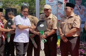 Bupati Bandung Dadang Supriatna menyerahkan Mobil Layanan Bedas (Moyan) untuk 10 Kelurahan yang terdapat di Kabupaten Bandung. Soreang, Rabu (14/8/2024)