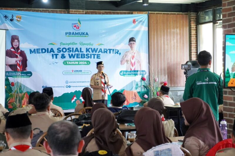 Wakil ketua bidang humas Kwarcab Kabupaten Bandung Kak Asep Muhammad Yusuf membuka Kegiatan Pelatihan Pengelolaan Media Sosial dan Website. Sabtu (3/08/2024)