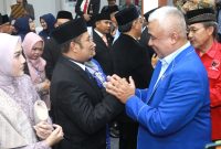 Ketua DPC Demokrat Kabupaten Bandung Saeful Bachri bersama  Anggota DPRD Kabupaten Bandung Fraksi Demokrat Raindra M Oto pada acara pelantikan. Soreang, senin (26/8/2024)