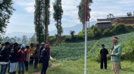 Bakal Calon Wakil Bupati Bandung Ali Syakieb memperingati HUT RI ke 79 bersama warga Kampung Goha Lebak Desa Tarumajaya Kecamatan Kertasari Kabupaten Bandung, Sabtu (17/8/2024),