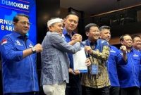 Ketua Umum Partai Demokrat Agus Harimurti Yudhoyono (AHY) mengusung bakal calon gubernur Dedi Mulyadi dan wakil gubernur Erwan Setiawan di Pilgub Jawa Barat 2024, Selasa (27/8). 