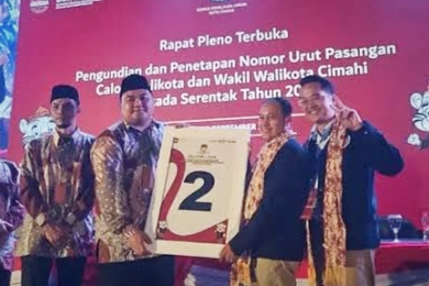 Pasangan Ngatiyana-Adhitia Yudisthira yang diusung Partai Gerindra, PKB, PAN, PPP, PSI, PKN dan Partai Perindo memperoleh nomor urut dua