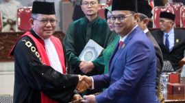 Dr. M. Akhiri Hailuki, SIP, M.Si saat dilantik sebagai Wakil Ketua III DPRD Kab. Bandung periode 2024-2029. (Foto -YGIBN)