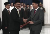 Kepala Dinas SDA Jabar Dikky Achmad Sidik saat dilantik menjadi Pjs Bupati Bandung  di Aula Barat Gedung Sate, Kota Bandung, Selasa (24/9/2024).