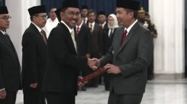 Kepala Dinas SDA Jabar Dikky Achmad Sidik saat dilantik menjadi Pjs Bupati Bandung  di Aula Barat Gedung Sate, Kota Bandung, Selasa (24/9/2024).