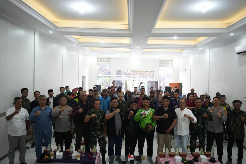 Perumda Air Minum Tirta Raharja saat melakukan sosialisasi kepada unsur masyarakat. Senin (16/06/2025) 