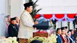 Presiden Prabowo Subianto untuk pertama kalinya membaca teks proklamasi,