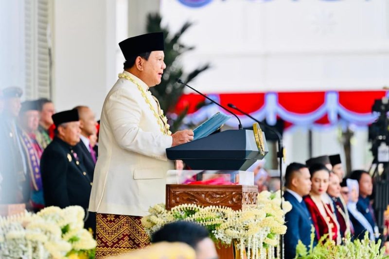 Presiden Prabowo Subianto untuk pertama kalinya membaca teks proklamasi,
