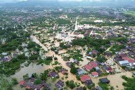 Pemprov Sumbar Tetapkan Status Tanggap Darurat Bencana 25 November–8 Desember 2025, 13 Daerah Terdampak Cuaca Ekstrem (Foto Jawapos.com)