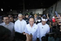 Menteri Lingkungan Hidup Hanif Faisol saat mengunjungi Kota Bandung menegaskan, bahwa pengelolaan sampah sebaiknya jangan menimbulkan masalah baru berupa emisi. (Foto Dok. Pemkot Bandung)