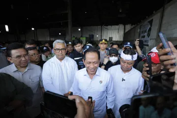 Menteri Lingkungan Hidup Hanif Faisol saat mengunjungi Kota Bandung menegaskan, bahwa pengelolaan sampah sebaiknya jangan menimbulkan masalah baru berupa emisi. (Foto Dok. Pemkot Bandung) 