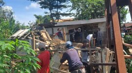 Bersih-Bersih Bantaran Citarum, Tim Gabungan Bongkar Bangunan Liar Demi Tekan Banjir Dayeuhkolot