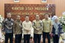 Kepala Staf Kepresidenan (KSP) Jenderal TNI (Purn) Dudung Abdurachman bertemu sejumlah pimpinan Komisi Pemberantasan Korupsi (KPK) di Kantor Staf Kepresidenan, Jakarta, Selasa (5/5/2026). Foto Istimewa