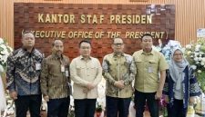 Kepala Staf Kepresidenan (KSP) Jenderal TNI (Purn) Dudung Abdurachman bertemu sejumlah pimpinan Komisi Pemberantasan Korupsi (KPK) di Kantor Staf Kepresidenan, Jakarta, Selasa (5/5/2026). Foto Istimewa