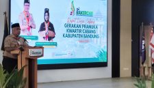 Ketua Harian Kwracab Gerakan Pramuka Kabupaten Bandung Kak Saeful Bachri secara resmi menutup Rakercab Tahun 2026. Soreang, Selasa (11/05/2026)