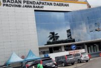 Badan Pendapatan Daerah (Bapenda) memperluas kanal pembayaran pajak kendaraan bermotor dengan menghadirkan layanan berbasis digital melalui chatbot WhatsApp.