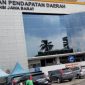 Badan Pendapatan Daerah (Bapenda) memperluas kanal pembayaran pajak kendaraan bermotor dengan menghadirkan layanan berbasis digital melalui chatbot WhatsApp.