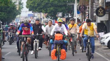 Bupati Garut Lepas Keberangkatan ‘Tour Asia Finish Mekkah’