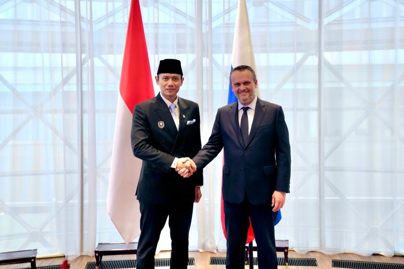 Menteri Koordinator Bidang Infrastruktur dan Pembangunan Kewilayahan Agus Harimurti Yudhoyono (AHY) melakukan pertemuan dengan Menteri Transportasi Federasi Rusia Andrey Nikitin di Moskow, Senin (1/6/2026)
