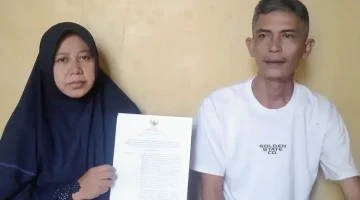 Guru bernama Yanti Hadianti (49) itu diberhentikan sebagai Pegawai Pemerintah dengan Perjanjian Kerja (PPPK) karena dituding sebagai istri kedua seorang aparatur sipil negara (ASN). (rd dani r nugraha-inilahkoran)