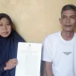 Guru bernama Yanti Hadianti (49) itu diberhentikan sebagai Pegawai Pemerintah dengan Perjanjian Kerja (PPPK) karena dituding sebagai istri kedua seorang aparatur sipil negara (ASN). (rd dani r nugraha-inilahkoran)