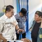 Anggota Badan Anggaran (Banggar) DPR RI Dede Yusuf Macan Effendi. Berbincang bersama Enjang Gandi, Kepala Desa Wangisagara Majalaya Kabupaten Bandung saat mengunjungi BUMDes Wangisagara. 