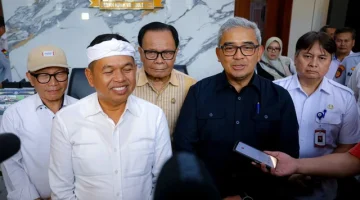 Penandatanganan NPHD dan BAST Hibah Jalan Cihampelas Kota Bandung oleh Gubernur Jawa Barat, Dedi Mulyadi dan Walikota Bandung, M. Farhan, di Balai Kota Bandung, Rabu (29/7/2026). Foto: Dok. Diskominfo Jabar