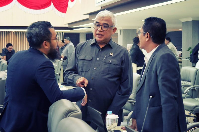 H. Saeful Bachri. S.H., M.A.P Anggota Komisi II DPRD Provinsi Jabar Fraksi Demokrat (tengah)