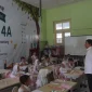 Bupati Garut saat monitoring jam masuk sekolah lebih pagi di SDN Regol Garut (Foto : Irwan/RRI)