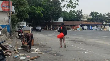 Lapak Pedagang Terminal Cicaheum Mulai Dibongkar, Tersisa Beberapa Kios Jelang Pembangunan Depo BRT