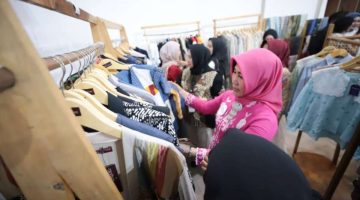 Peserta Rakerda Dekranasda Jabar Borong Produk UMKM di Galeri Patrakomala