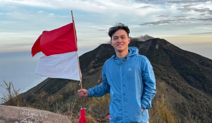 Nandi, pegiat alam terbuka sekaligus penulis,