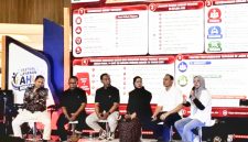 Ketua Tim Advokasi Direktorat Badan Usaha Ditjen AHU Kemenkum Fitra Kadarina (ketiga dari kanan) saat memberikan keterangan pada kegiatan Festival AHU Berdampak di Kota Bandung, Jawa Barat, Senin (31/8/2026). 