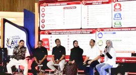 Ketua Tim Advokasi Direktorat Badan Usaha Ditjen AHU Kemenkum Fitra Kadarina (ketiga dari kanan) saat memberikan keterangan pada kegiatan Festival AHU Berdampak di Kota Bandung, Jawa Barat, Senin (31/8/2026). 