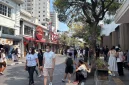 Warga menikmati suasana Car Free Day (CFD) di kawasan Dago, Buahbatu, dan Braga Beken yang kembali digelar Pemerintah Kota Bandung, Minggu (4/10/2026). /Humas Kota Bandung . 