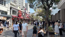 Warga menikmati suasana Car Free Day (CFD) di kawasan Dago, Buahbatu, dan Braga Beken yang kembali digelar Pemerintah Kota Bandung, Minggu (4/10/2026). /Humas Kota Bandung . 