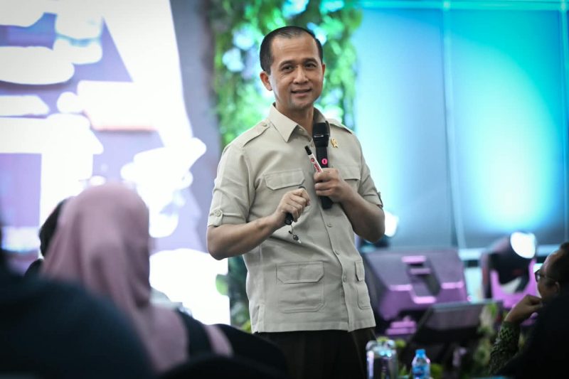 Menteri Transmigrasi M. Iftitah Sulaiman Suryanagara (Foto : Kementerian Transmigrasi) 