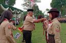 Ketua Harian Kwarcab Kabupaten Bandung, H. Saeful Bachri, S.H. MAP, saat pembukaan Lomba Tingkat III (LT-III) Gerakan Pramuka Kabupaten Bandung 2026 di Perkemahan Pondok Pesantren Al-Mukhlis Cangkuang, Jumat (9/10/2026) petang. 