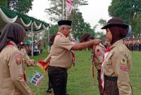 Ketua Harian Kwarcab Kabupaten Bandung, H. Saeful Bachri, S.H. MAP, saat pembukaan Lomba Tingkat III (LT-III) Gerakan Pramuka Kabupaten Bandung 2026 di Perkemahan Pondok Pesantren Al-Mukhlis Cangkuang, Jumat (9/10/2026) petang. 