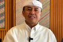 HERMAN SURYATMAN – Sekretaris Daerah Jawa Barat, Herman Suryatman, mendorong penguatan kolaborasi lintas sektor guna menjamin setiap anak usia sekolah tetap mendapatkan hak pendidikan. Sebagai langkah konkret, Pemerintah Provinsi Jawa Barat berencana membentuk tim khusus untuk menelusuri anak-anak yang tidak bersekolah hingga ke tingkat desa dan kelurahan, dengan melibatkan camat, kepala desa, serta lurah.