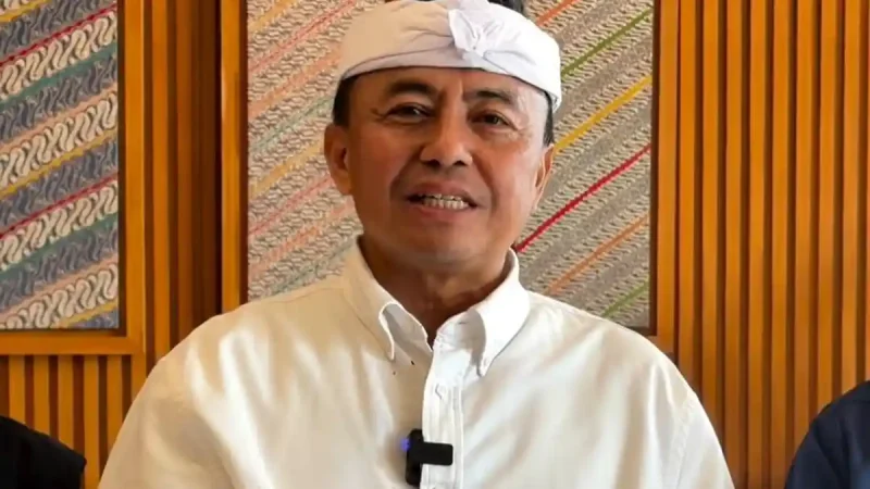 HERMAN SURYATMAN – Sekretaris Daerah Jawa Barat, Herman Suryatman, mendorong penguatan kolaborasi lintas sektor guna menjamin setiap anak usia sekolah tetap mendapatkan hak pendidikan. Sebagai langkah konkret, Pemerintah Provinsi Jawa Barat berencana membentuk tim khusus untuk menelusuri anak-anak yang tidak bersekolah hingga ke tingkat desa dan kelurahan, dengan melibatkan camat, kepala desa, serta lurah.